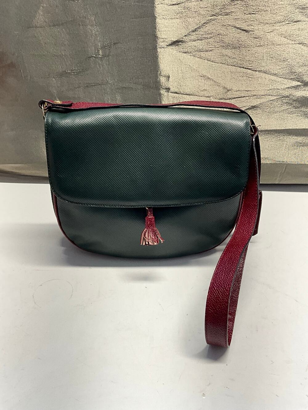 Bottega Veneta Green VINTAGE Leather Shoulder Bag Burgundy Trim Tassel